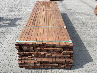 Ca. 102x Hardhouten Regels Geschaafd, 42x57mm, lengte 335cm